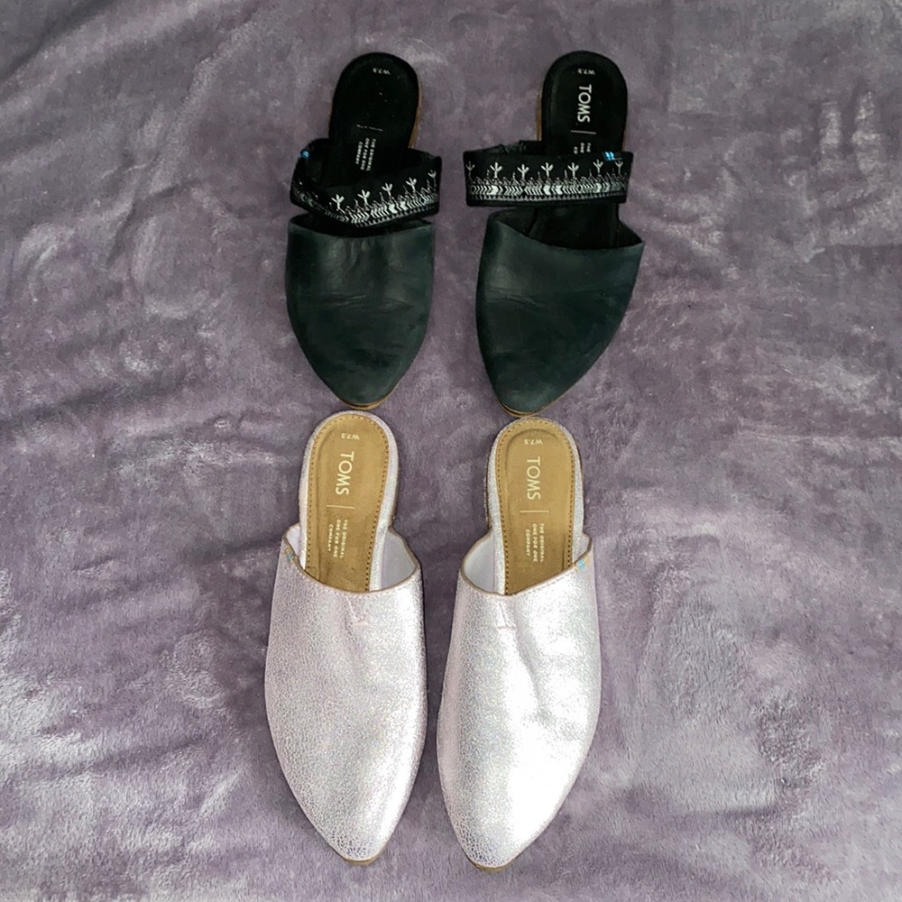 2 Pairs of Women’s TOMS Slip Ons